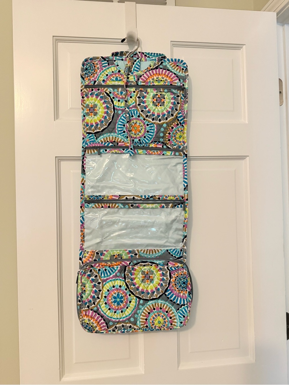 NEW Vera Bradley Hanging Travel Organizer in Bright Multi Medallion Print
